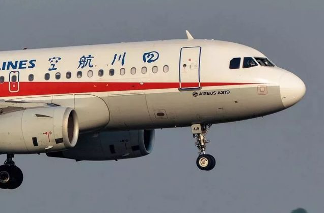 《中国机长》硬核科普：航空玻璃事故是什么原因导致破裂？