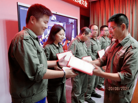 杭州四地为项目组成员颁发聘书